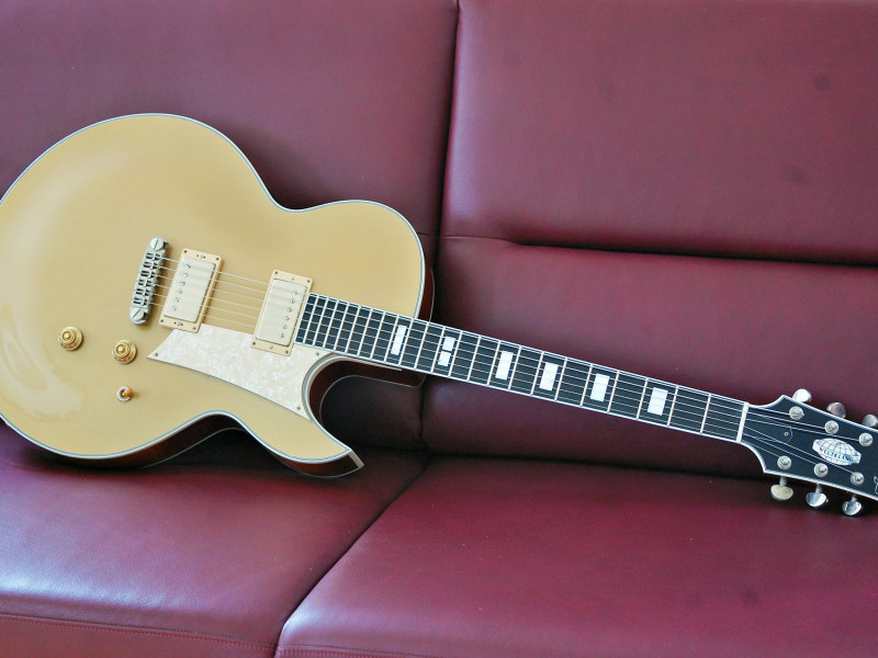 J16 Weltklang Gold Top